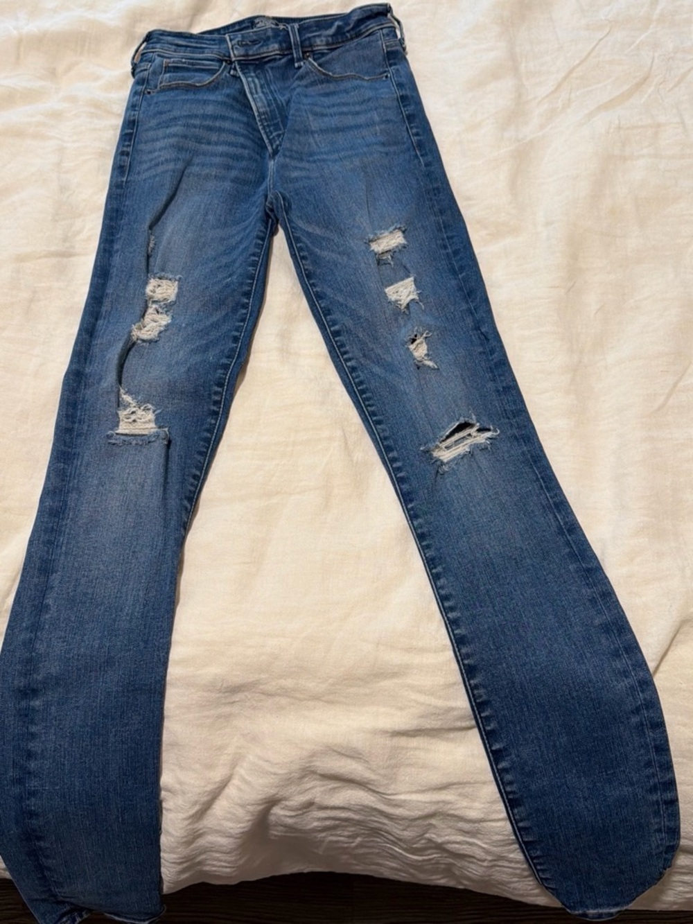 Abercrombie & Fitch Distressed Skinny Jeans in Dark Blue